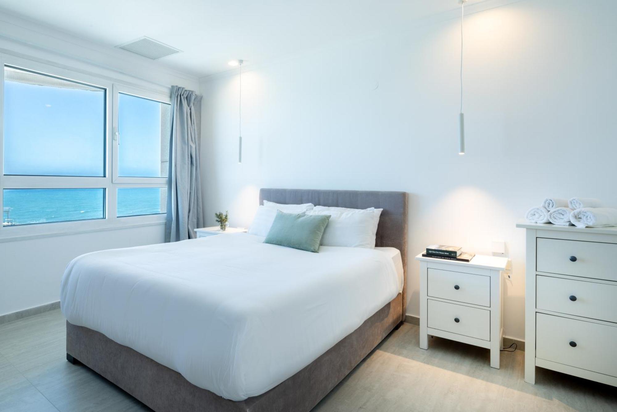 Superb Beachfront Apartments With Shelter By Sea N' Rent Tel Aviv Exterior foto