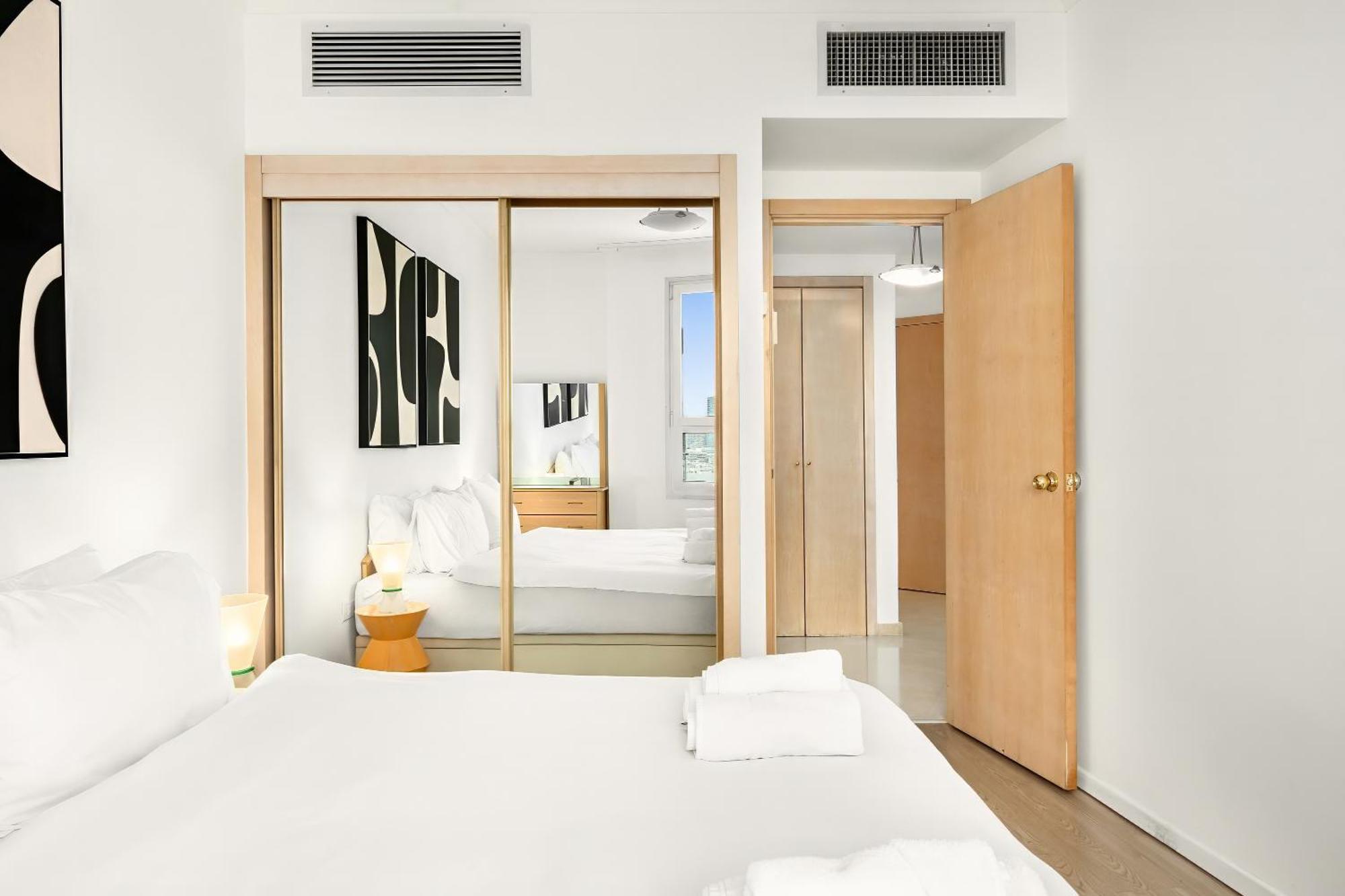 Superb Beachfront Apartments With Shelter By Sea N' Rent Tel Aviv Exterior foto